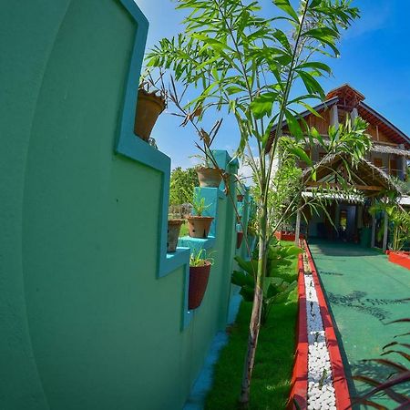 בטיקלואה Neem Garden Guest House מראה חיצוני תמונה
