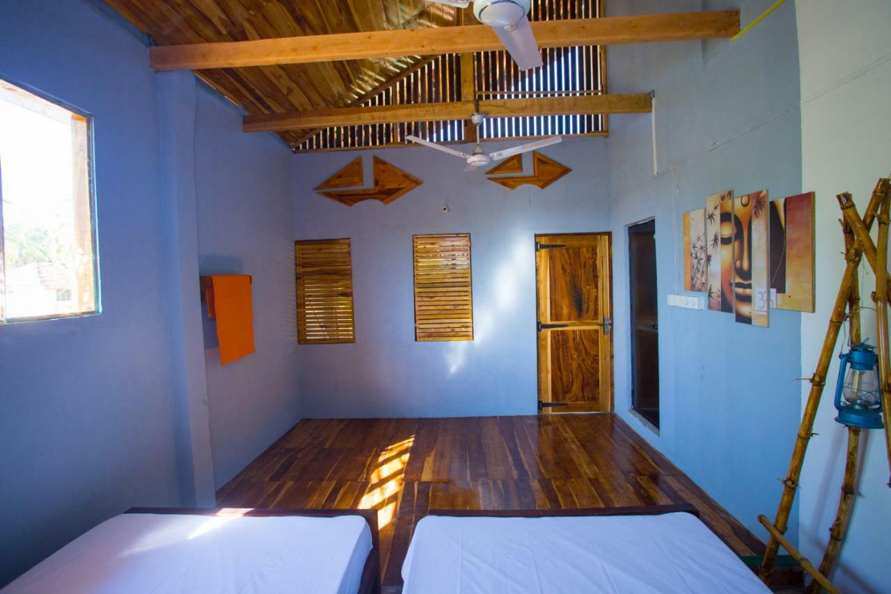 בטיקלואה Neem Garden Guest House מראה חיצוני תמונה
