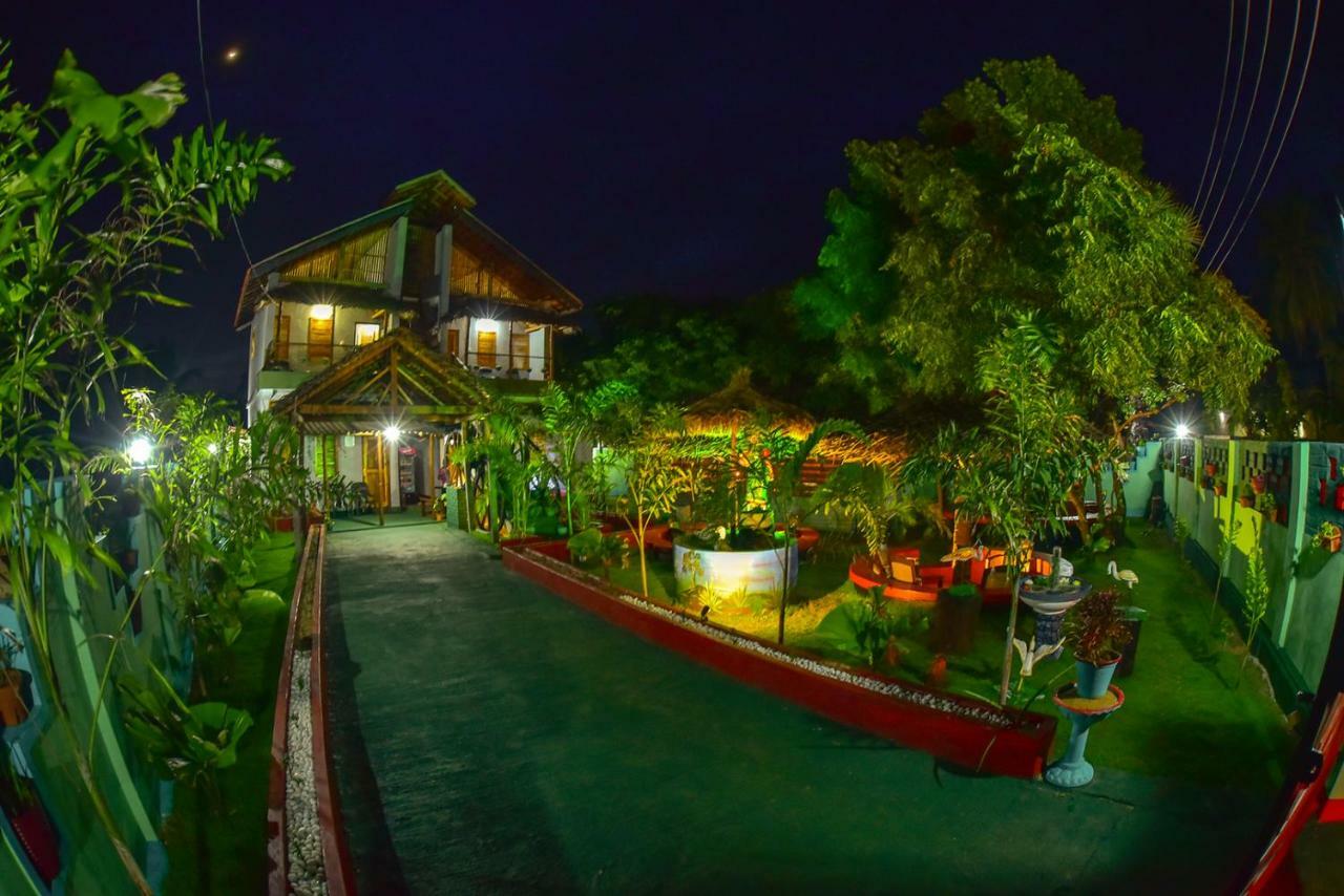 בטיקלואה Neem Garden Guest House מראה חיצוני תמונה