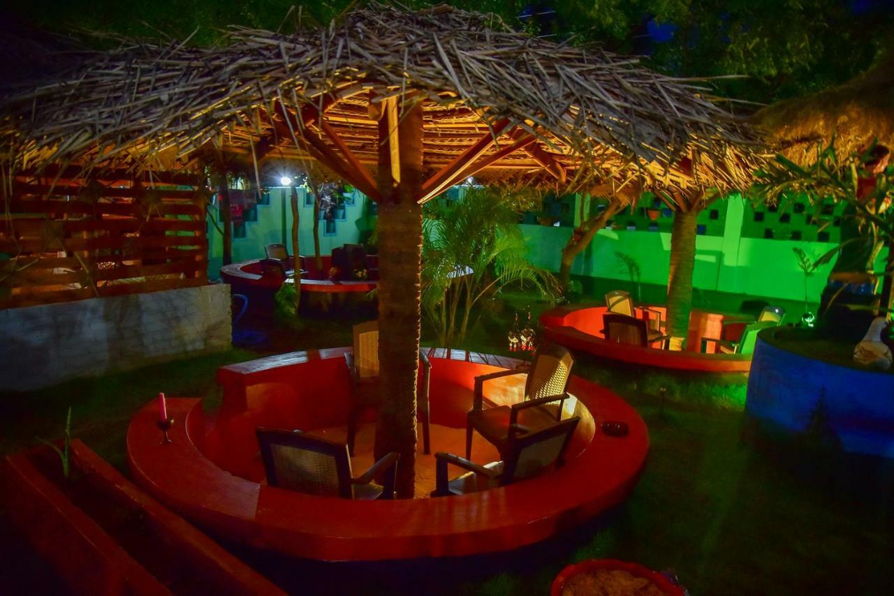 בטיקלואה Neem Garden Guest House מראה חיצוני תמונה